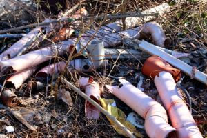 Discarica a cielo aperto negli Orti Urbani, la denuncia del comitato che organizzerà giornate di pulizia