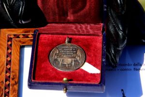 Donata a Reset una medaglia coniata nel 1904 per l'inaugurazione delle Terme del Corallo