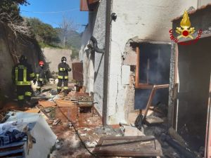 Elba fuga di gas esplode palazzina. Due feriti, uno ricoverato a Cisanello