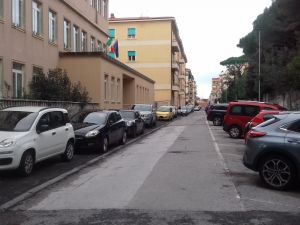 Fabbricotti, vigili e vigilini dove sono Oltre 50 auto in 4 vie che non dovevano esserci