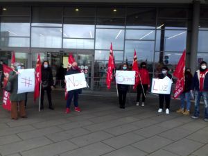 #NoiSiamoLuz, stamani la manifestazione sindacale a sostegno della cassiera Coop pesantemente offesa