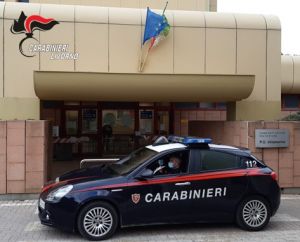 Operatrice socio sanitaria ruba ai malati in ospedale. Scoperta dai carabinieri e interdetta.