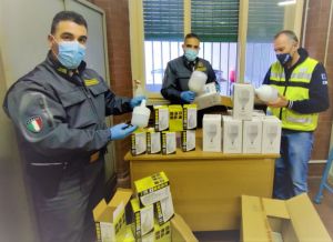 Porto di Livorno sequestrate oltre 1.000 lampade provenienti dalla Cina