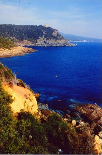 Valorizzazione della costa di Calafuria. Pista ciclabile e pedonale e connessione con la Ciclovia tirrenica 