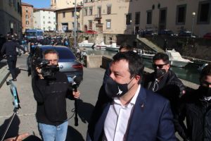 Salvini Tornerò a Livorno, abbiamo un credito da incassare, poi risponde su perchè l'Europa