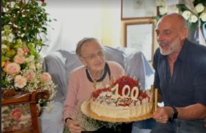 100 anni di Anna Marcacci, Paolo Brosio tanto affetto per il compleanno di mia mamma siete fantastici