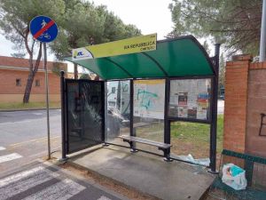 Vandalizzate pensiline degli autobus a Cecina