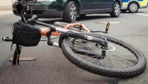 incidente auto bicicletta