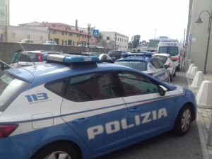 Tragedia sugli scali delle Macine, muore 61enne per un malore