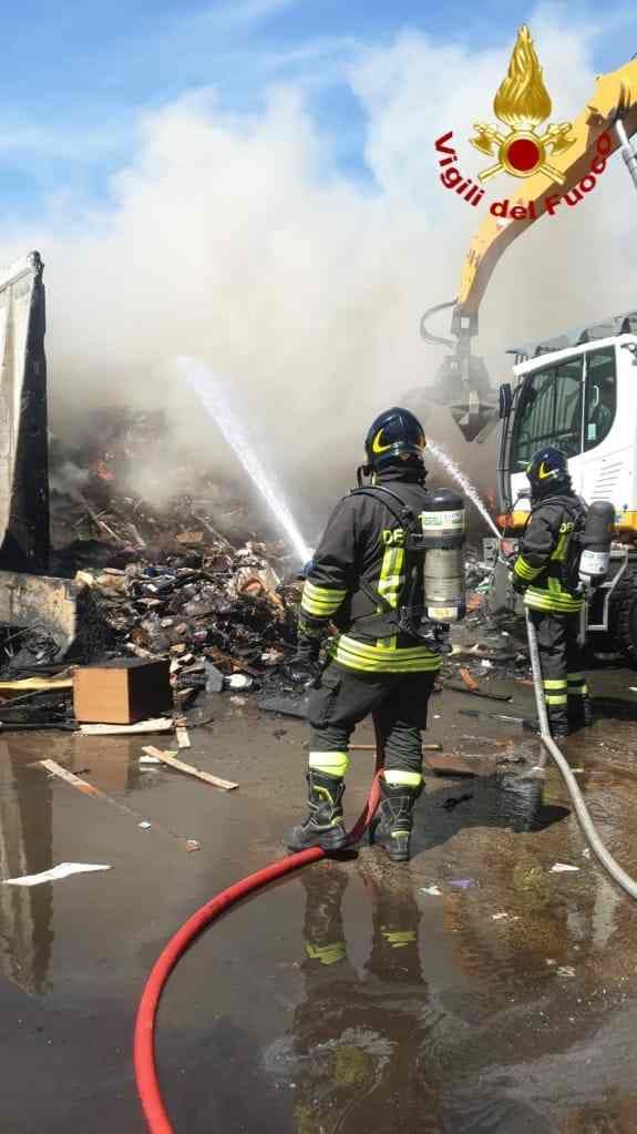 Incendio alla stazione ecologica del Picchianti