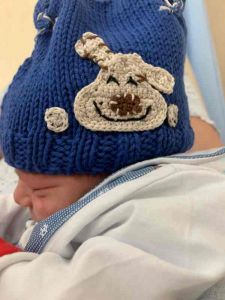 Ostetricia Livorno, le nonne donano 50 cappellini fatti a mano ai neonati