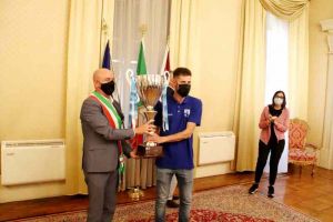 Il sindaco Salvetti premia con Coppa e pergamena la Pielle