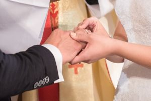 matrimonio sposi anello