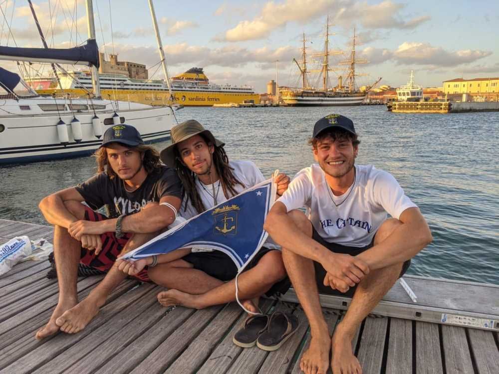 A vela da Genova a Trieste, la tappa livornese di tre giovani istruttori