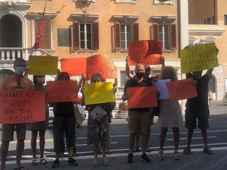 Immigrazione e finanziamento alla guardia costiera libica, Flash Mob davanti al Comune