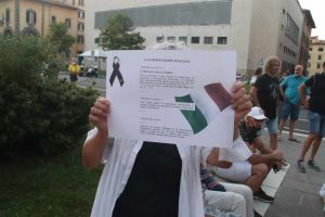 No green pass, la manifestazione a Livorno in piazza del Municipio (4)