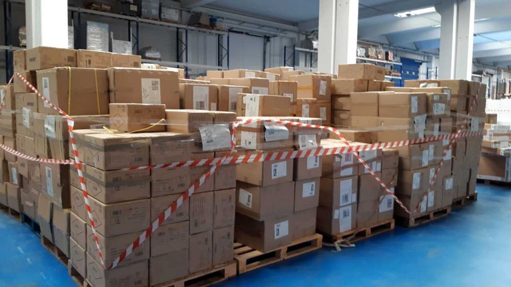 Sequestrati in porto 175mila apparecchiature elettroniche ed elettriche. Provenivano dalla Cina