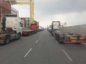 cna-protesta-camionisti-code-in-porto