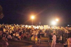 Folla alla Terrazza Mascagni per Erich Grimaldi