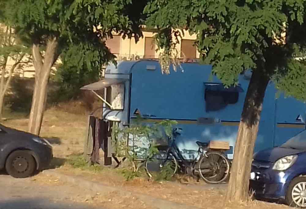 camper parcheggio viale della libertà (2)