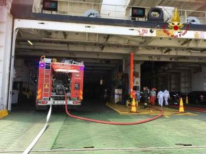 Principio d'incendio sul Moby Cargo, le fiamme scaturite nel locale generatori