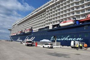 vaccinati 300 marittimi a bordo della Mein Schiff 2