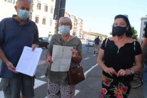 "Riaprite le poste", residenti di Montenero e Quercianella consegnano 600 firme