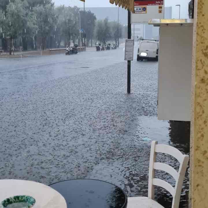 Problemi irrisolti, piove e il viale Italia si allaga (Foto)