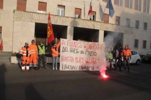 Rincari, salari e lavoro, Usb scende in piazza (Foto e Video)
