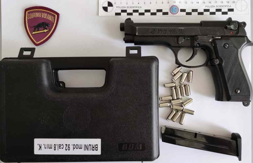 Controlli nel Pentagono, sequetrata pistola e proiettili