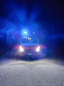 Neve, Misericordia di Gabbro al lavoro e strade imbiancate (Foto e Video)