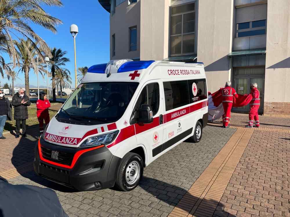 La Croce Rossa presenta la nuova ambulanza donata da OmaElba