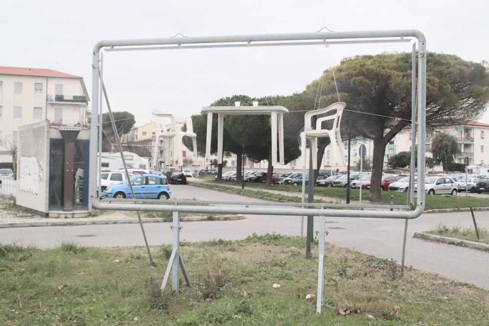 Fantasia labronica, installazione artistica al posto della pubblicità (Foto)