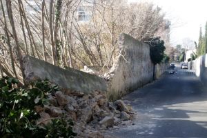 Crollo muro via dell'Ambrogiana, il Comune sta facendo verifiche