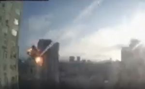Ucraina, Kiev grattacielo colpito da un missile russo, massacro di civili (Video)