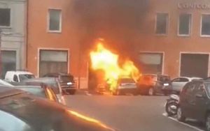 A fuoco auto in via Serristori (Video)