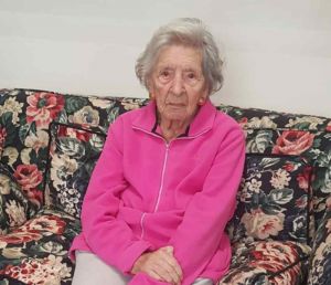 La parrucchiera più anziana di Livorno è nonna Liliana, ha 101 anni
