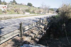 Via della valle Benedetta, questo ponte è sicuro? Ce lo chiedono alcuni residenti (Foto e video)