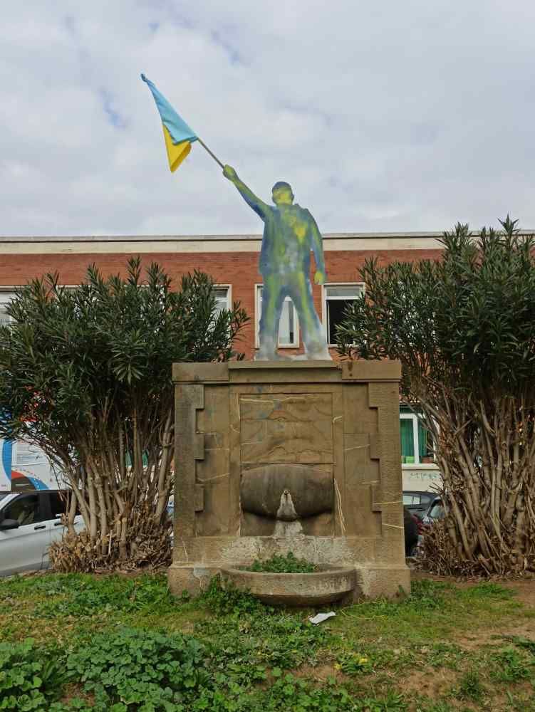 La posto del Villano una installazione di solidarietà all'Ucraina
