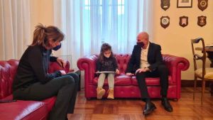 “Caro sindaco vorrei tanto salvare il mare. Ho un progetto. Chiamami”. Bambina di 6 anni ricevuta da Salvetti