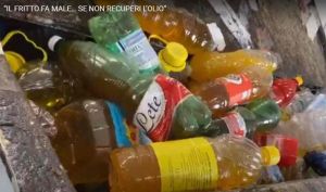 "Il fritto fa male.. se non recuperi l'olio" al via la campagna di Aamps (Video)