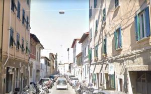 Morta soffocata con un sacchetto di plastica, mistero a Livorno