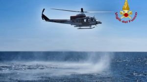 Vigili del Fuoco, nucleo elicotteri e sommozzatori in esercitazione alla Cala del Leone (Foto)