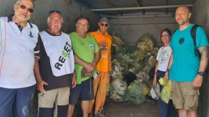 Hanno pulito le scogliere del faro dai rifiuti, il Comune ringrazia i 70 volontari