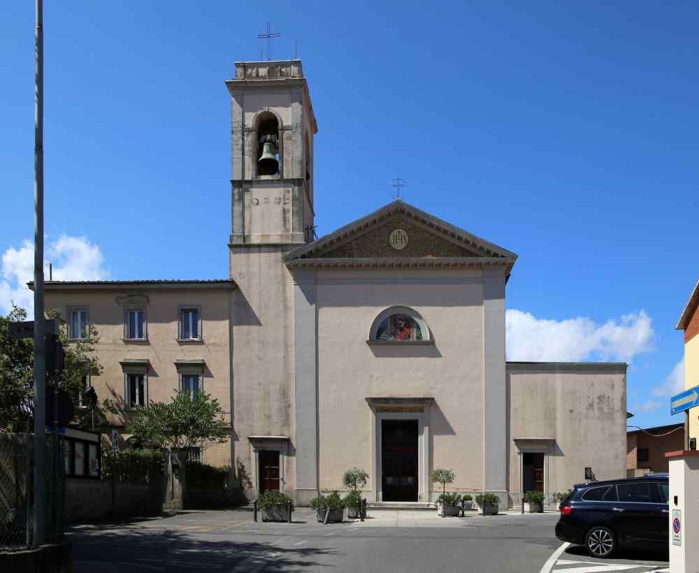 Furto nella chiesa a Collesalvetti: sfondata la porta della sacrestia, rubate le elemosina