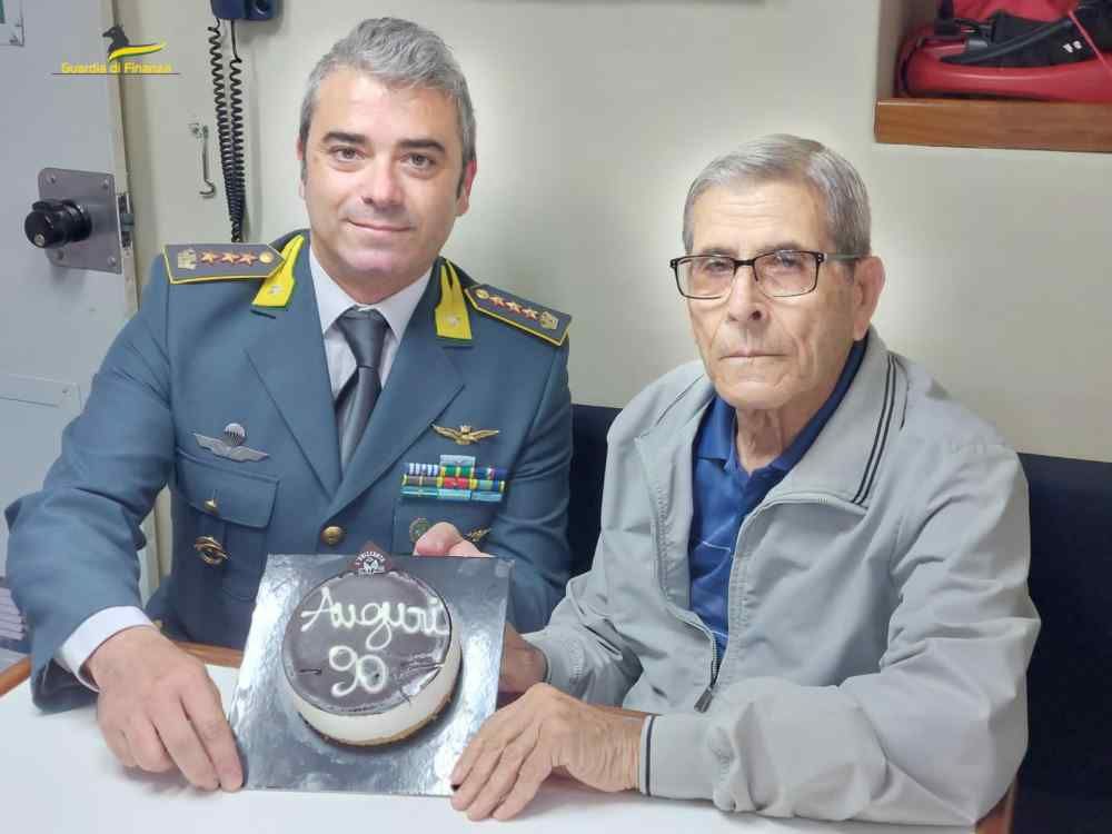 Gregorio spenge 90 candeline a bordo del Guardacoste G123, il forte legame col Roan di Livorno