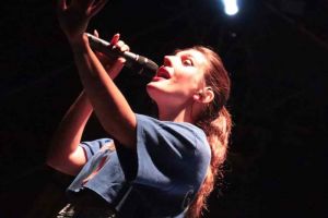 In centinaia in piazza Mazzini per Ditonellapiaga (Foto e video) 