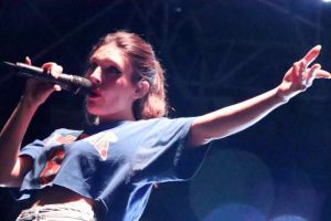 In centinaia in piazza Mazzini per Ditonellapiaga (Foto e video) 