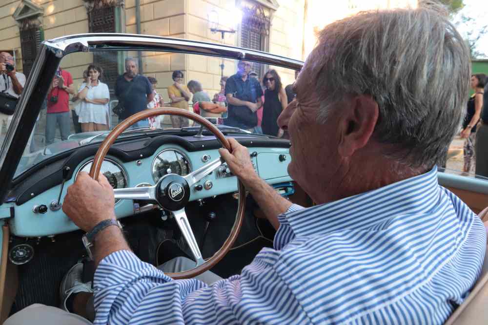 A Villa Fabbricotti La Lancia Aurelia B24 Del Film Il Sorpasso (Foto E ...