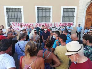 Lavoratori e sindacati Aamps a Salvetti, Sindaco dissociati da rifiuti zero, difendi i lavoratori